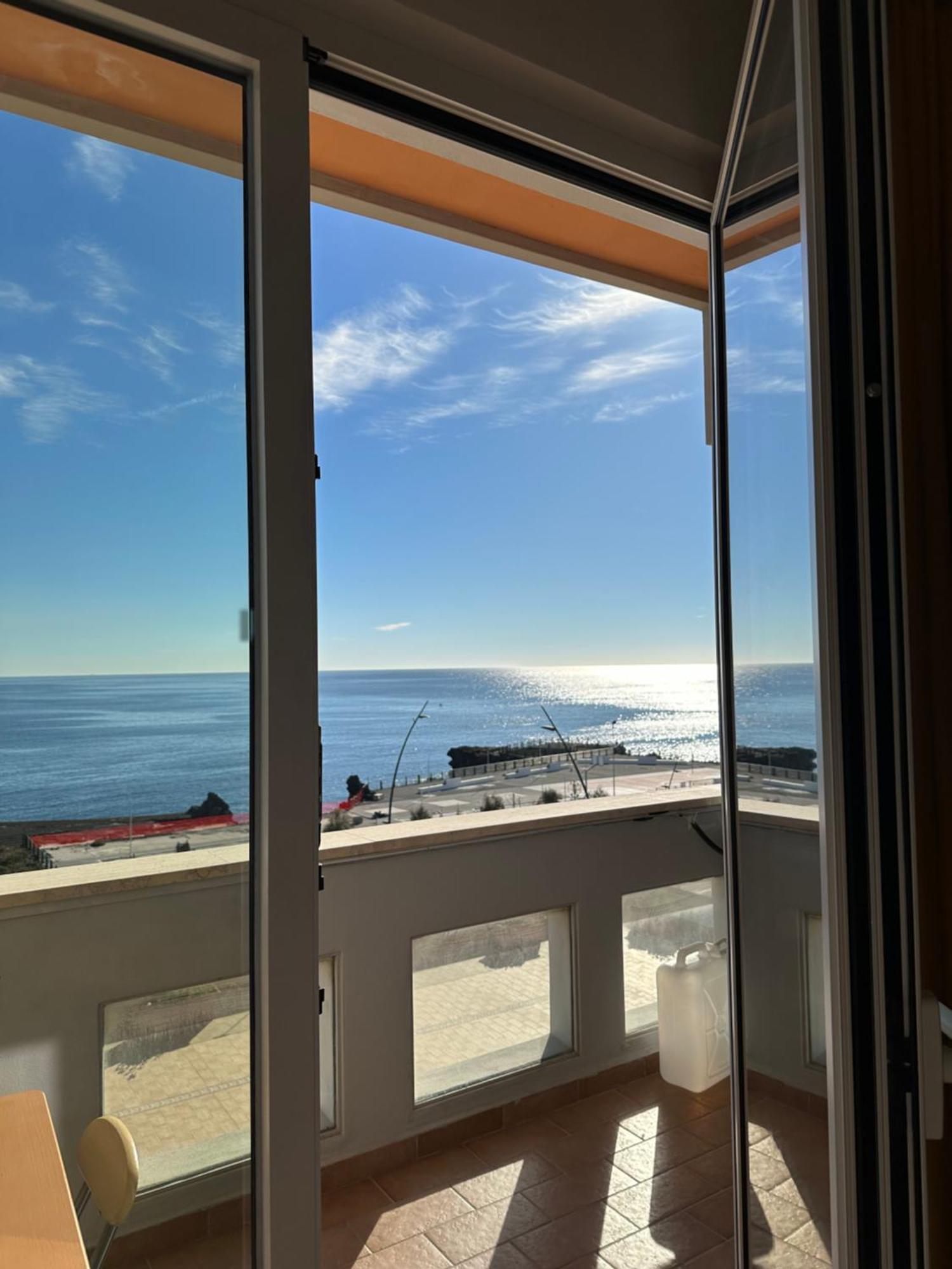 Perla Marina Sea View Apartment Катания Екстериор снимка