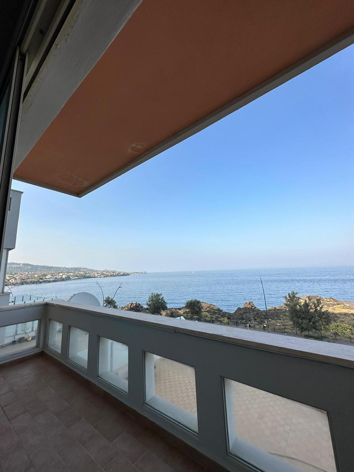 Perla Marina Sea View Apartment Катания Екстериор снимка
