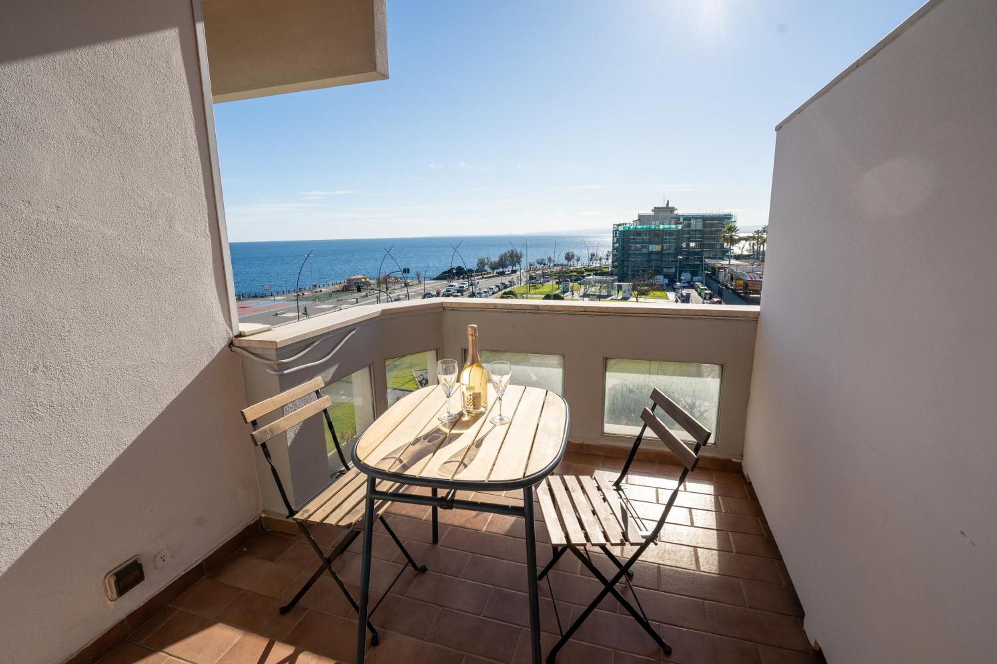Perla Marina Sea View Apartment Катания Екстериор снимка