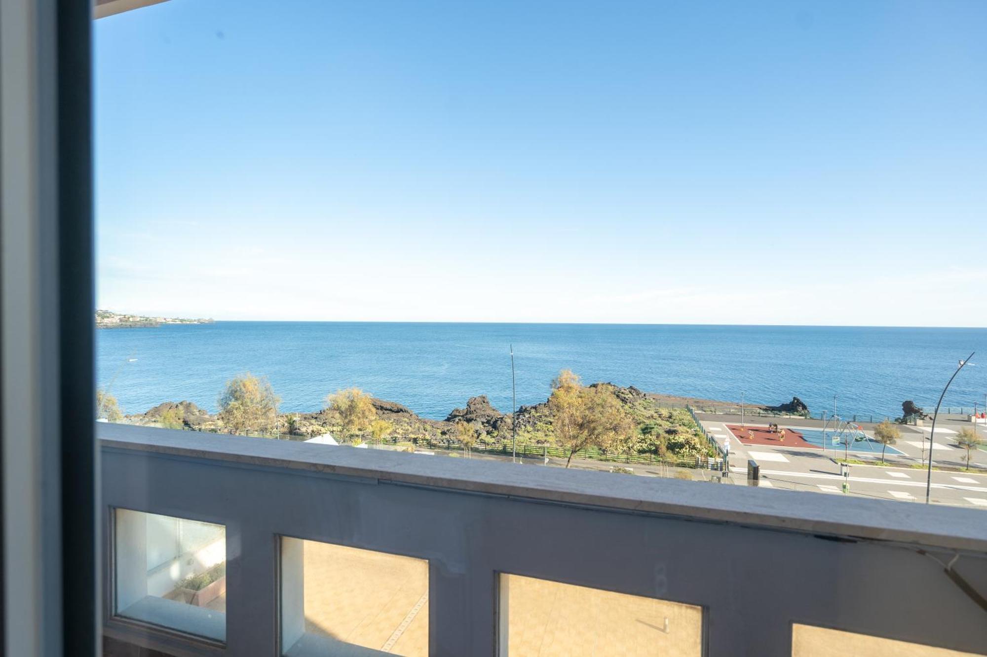 Perla Marina Sea View Apartment Катания Екстериор снимка