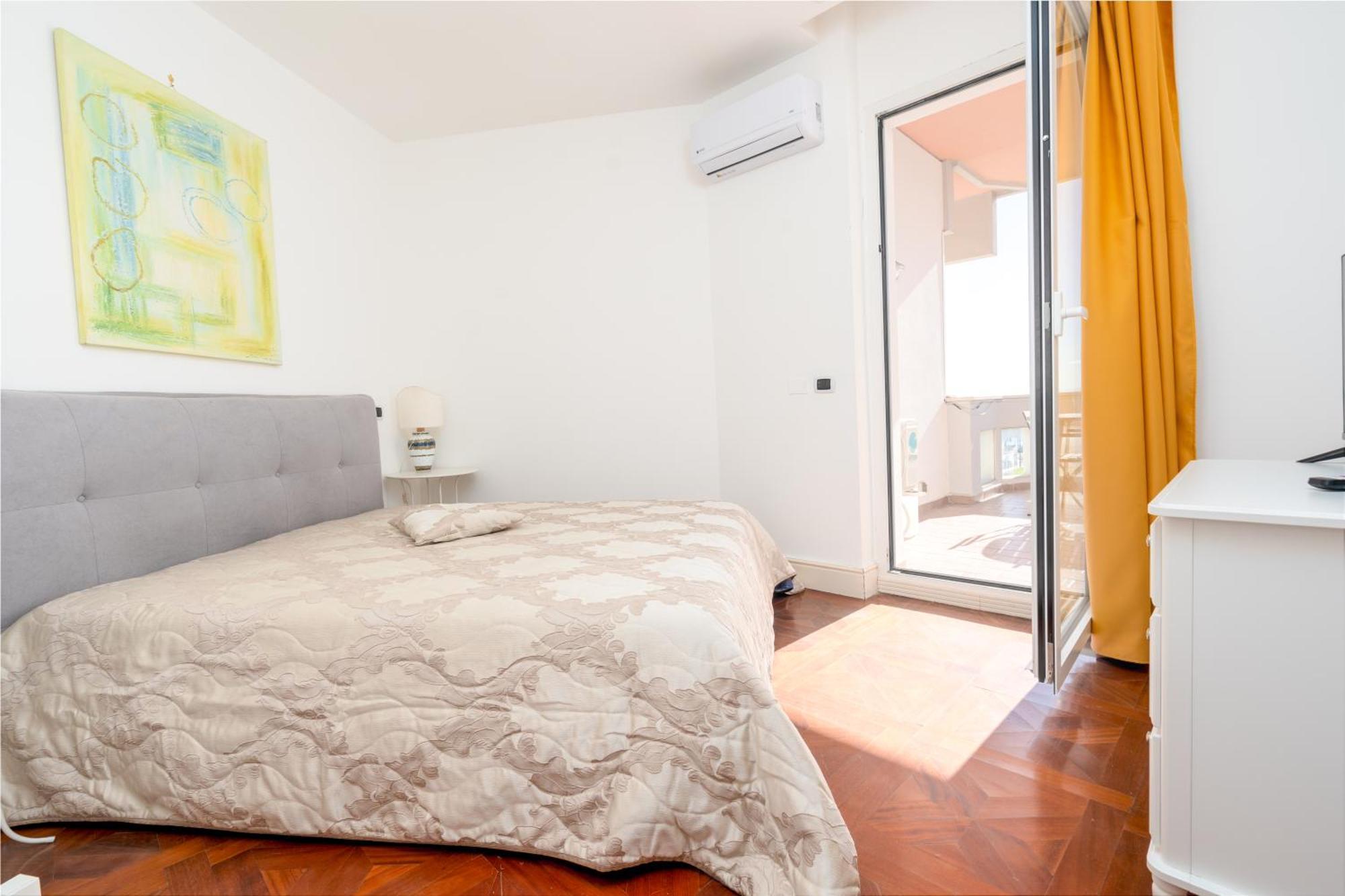Perla Marina Sea View Apartment Катания Екстериор снимка
