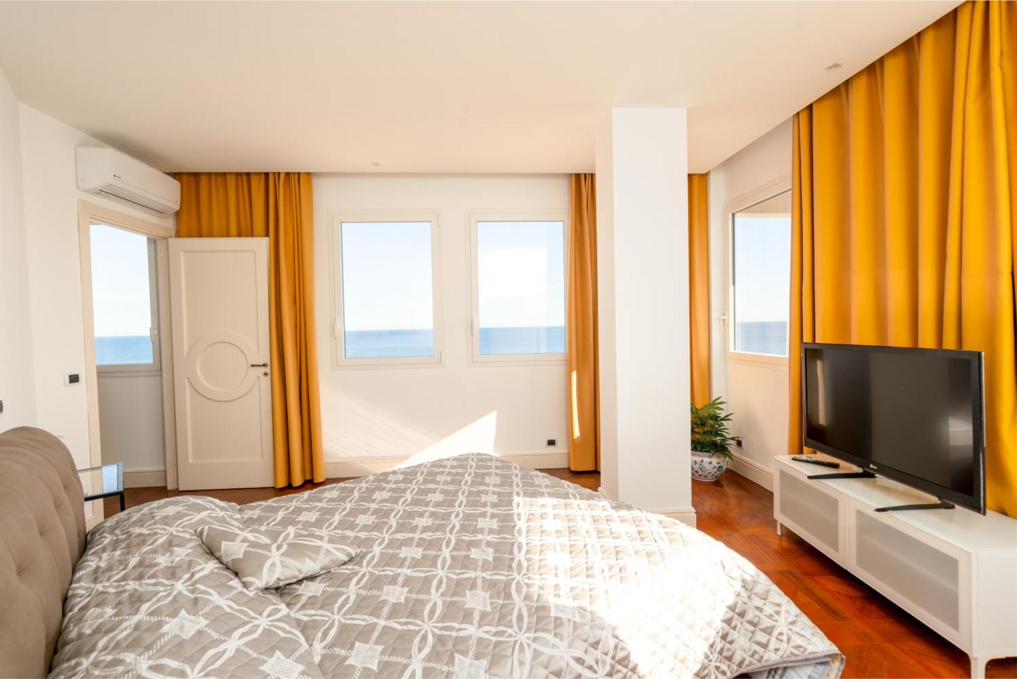 Perla Marina Sea View Apartment Катания Екстериор снимка