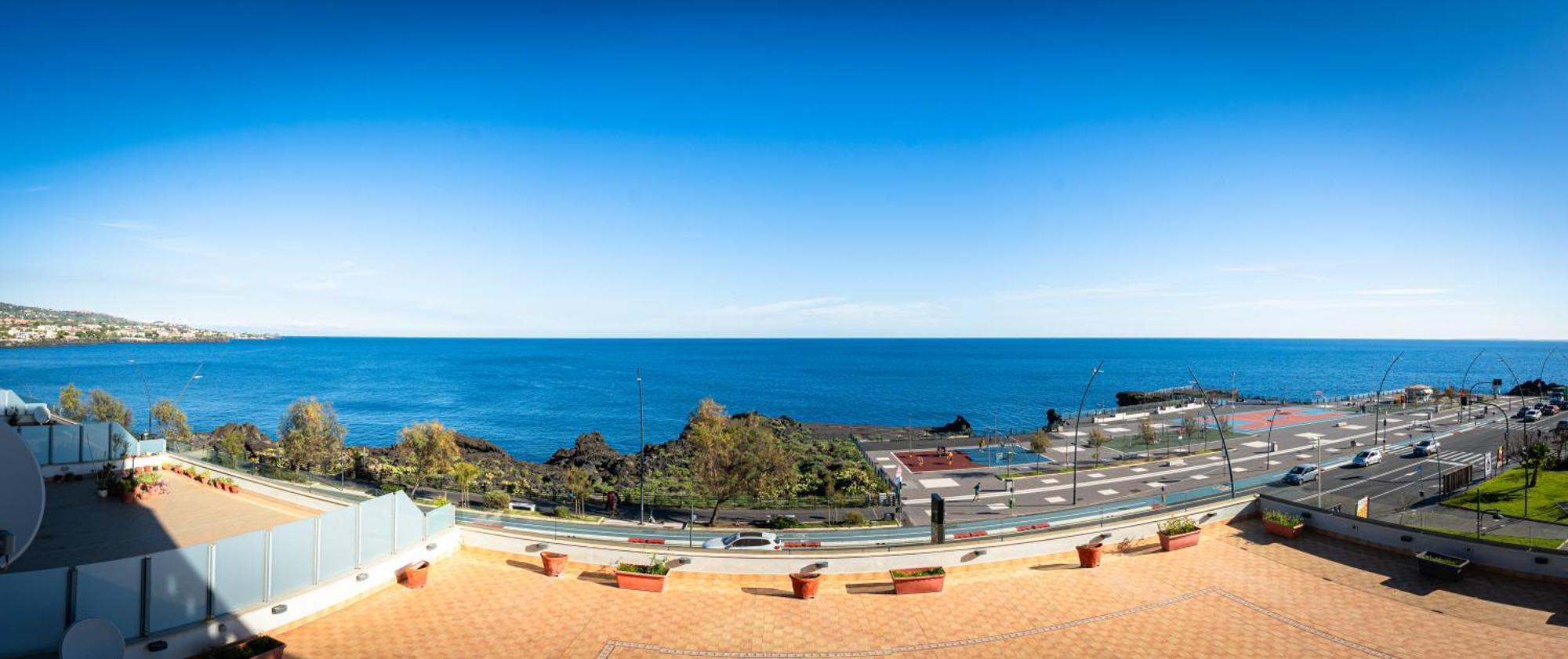 Perla Marina Sea View Apartment Катания Екстериор снимка